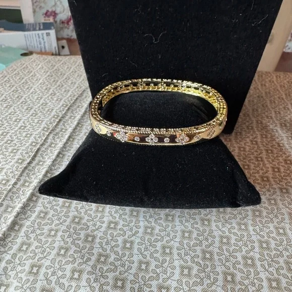 Elegant Gold and Silver Women's Bracelet - Picture 2 of 4